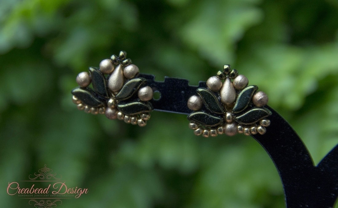 Bedugós matyórózsa stílusú fülbevaló több színben