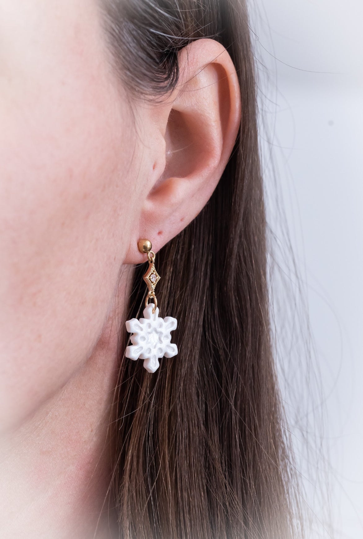 Hópehely formájú fülbevaló több stílusban