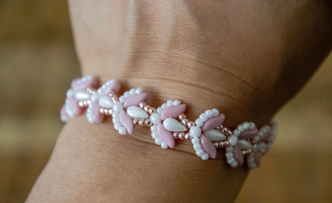 Elegáns tulipános karkötő