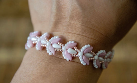 Elegáns tulipános karkötő