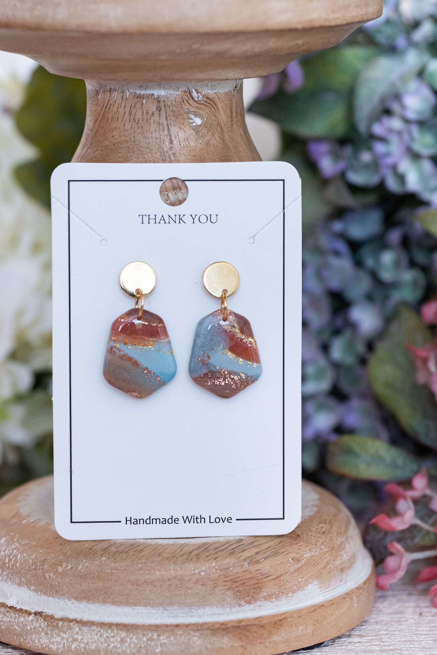 Terra Glow kicsi csüngős fülbevaló többféle formában, márványos színekben