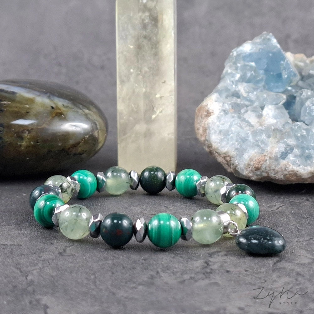 Belső harmóniát biztosító ásvány karkötő szív medállal