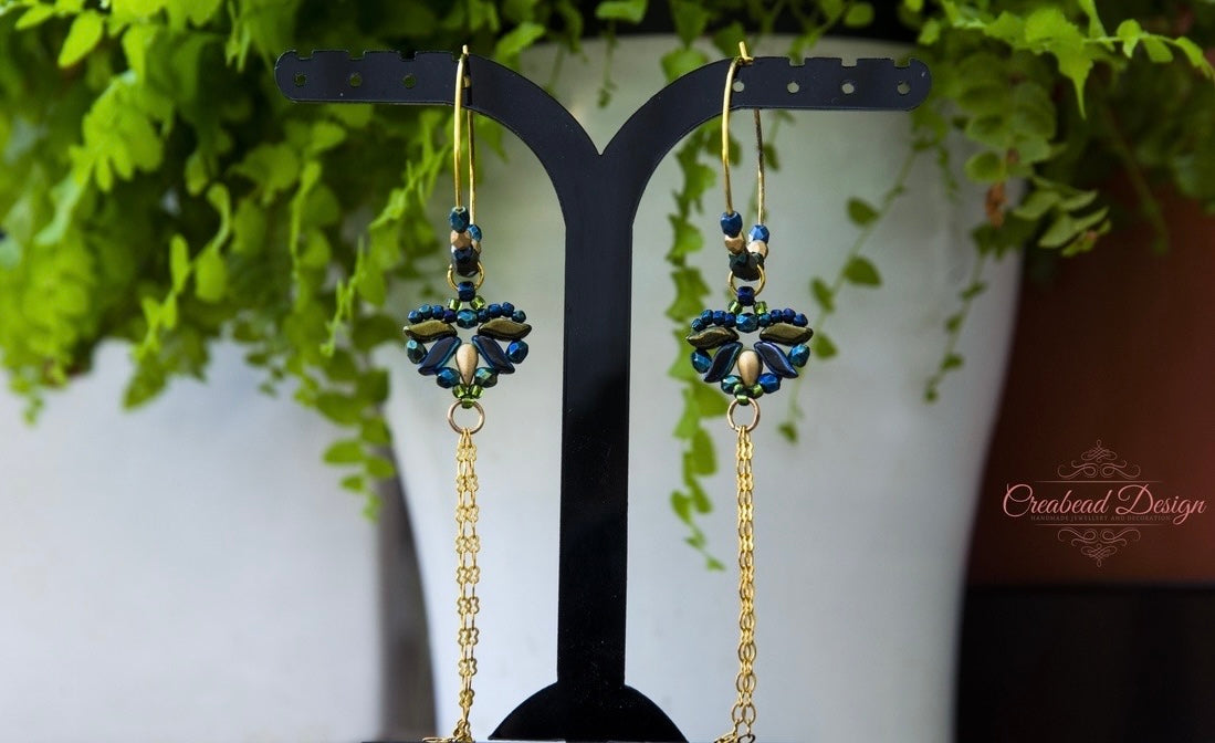 Karika fülbevaló matyó stílusú láncos dísszel több színben