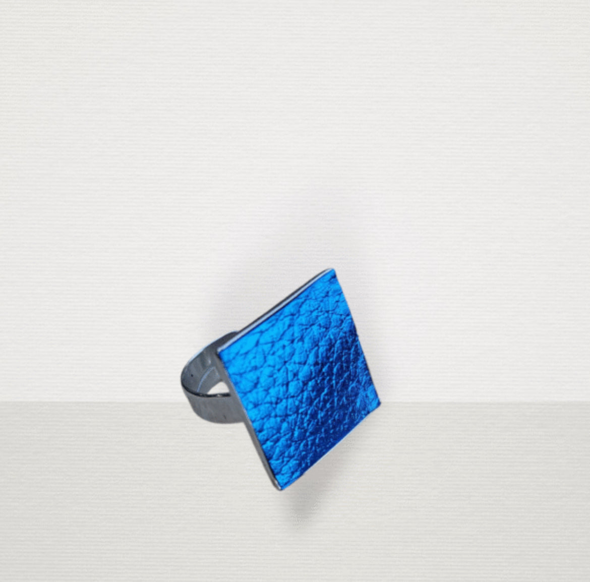 ORVOSI FÉM GYŰRŰ BŐR Belsővel