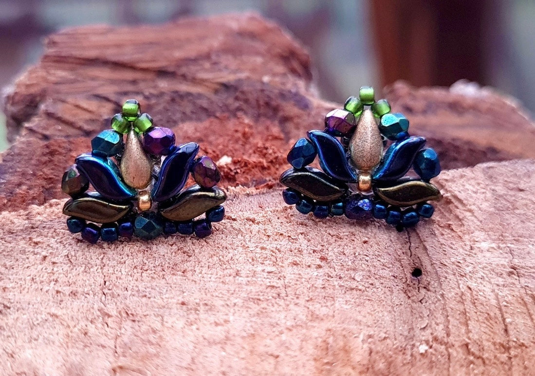 Bedugós matyórózsa stílusú fülbevaló több színben