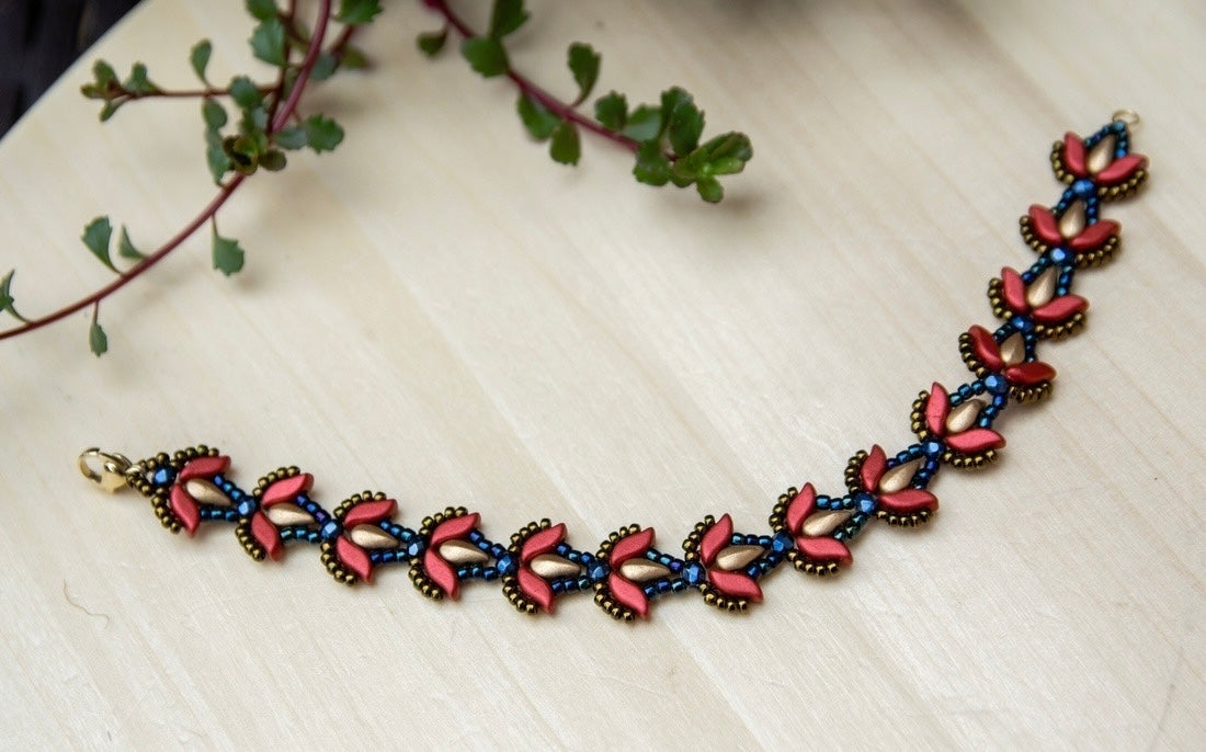 Elegáns tulipános karkötő