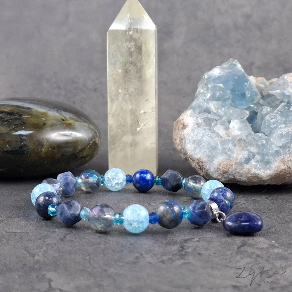 Stresszoldó, önbizalom növelő, kommunikációt segítő karkötő szív medállal