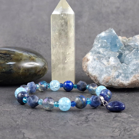 Stresszoldó, önbizalom növelő, kommunikációt segítő karkötő szív medállal