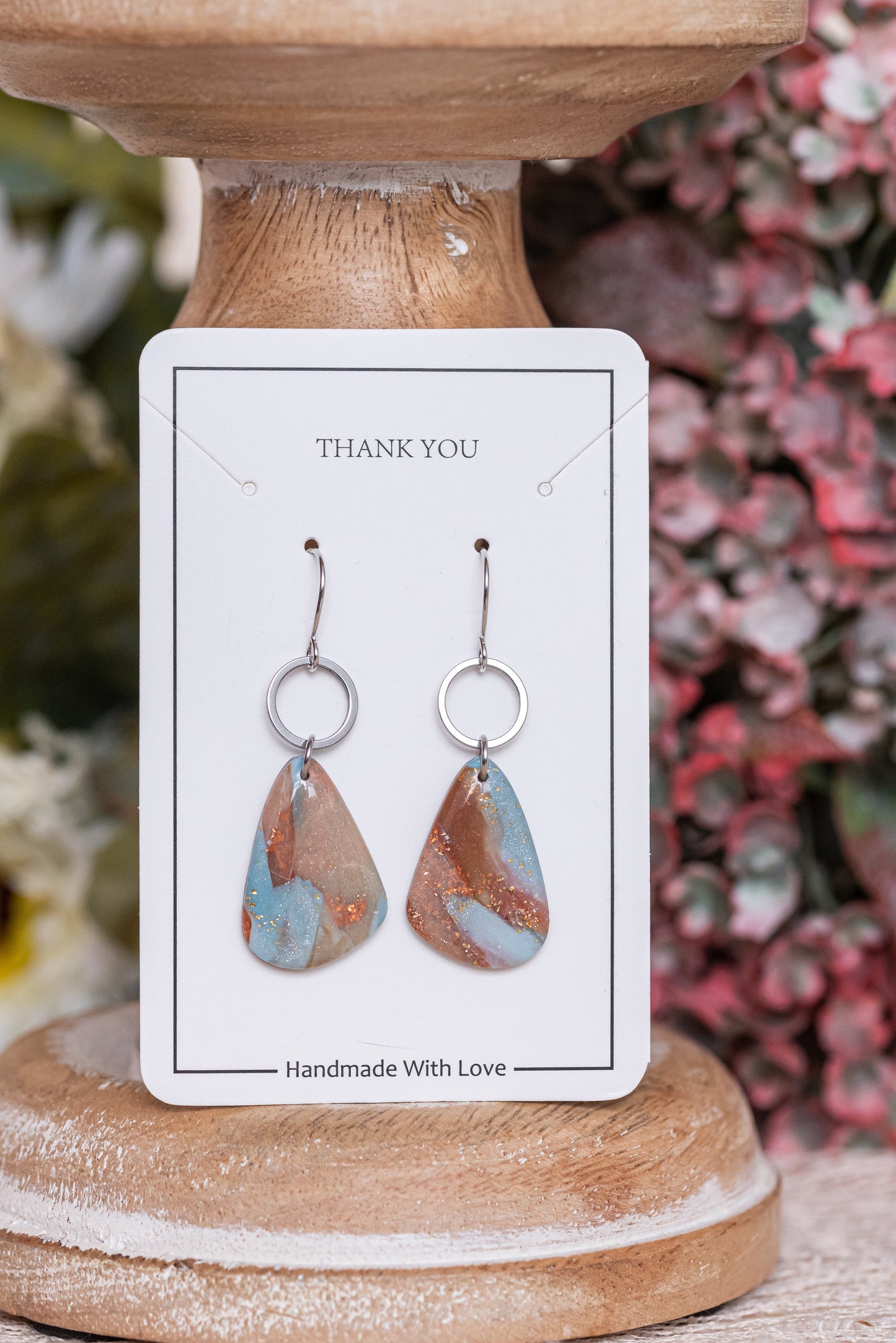 Terra Glow nagyobb csüngős fülbevaló többféle formában, márványos színekben