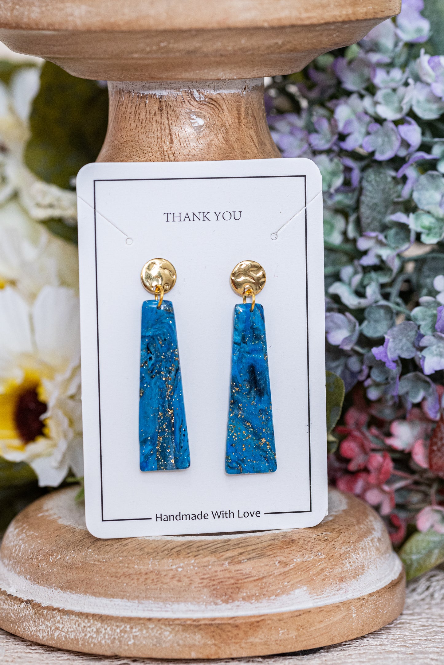 Azura nagyobb csüngős fülbevaló többféle formában, márványos kék színben