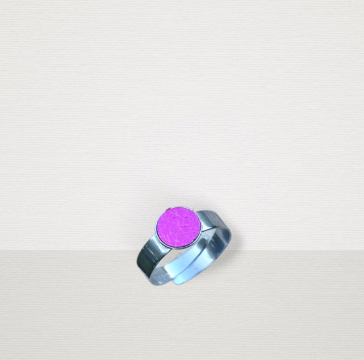 ORVOSI FÉM GYŰRŰ BŐR PÖTTYEL