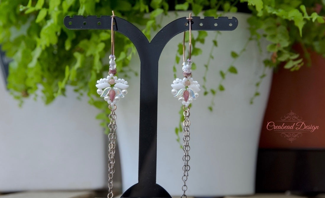 Karika fülbevaló matyó stílusú láncos dísszel több színben