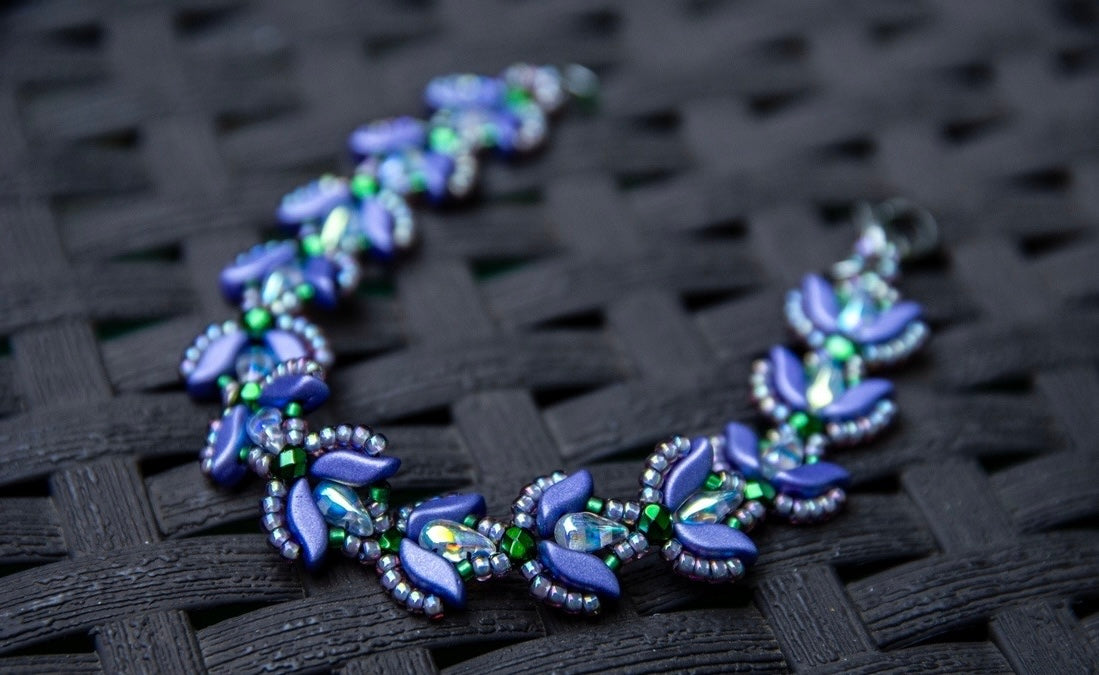 Elegáns tulipános karkötő