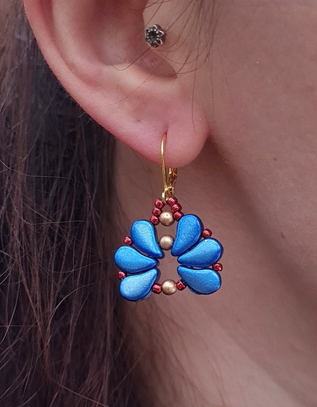 Matyórózsa stílusú fülbevaló több színben