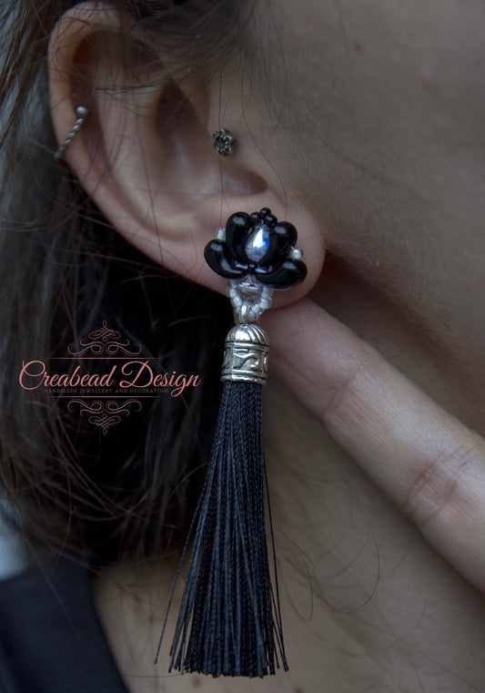 Közepes bojtos matyó tulipán fülbevaló több színben