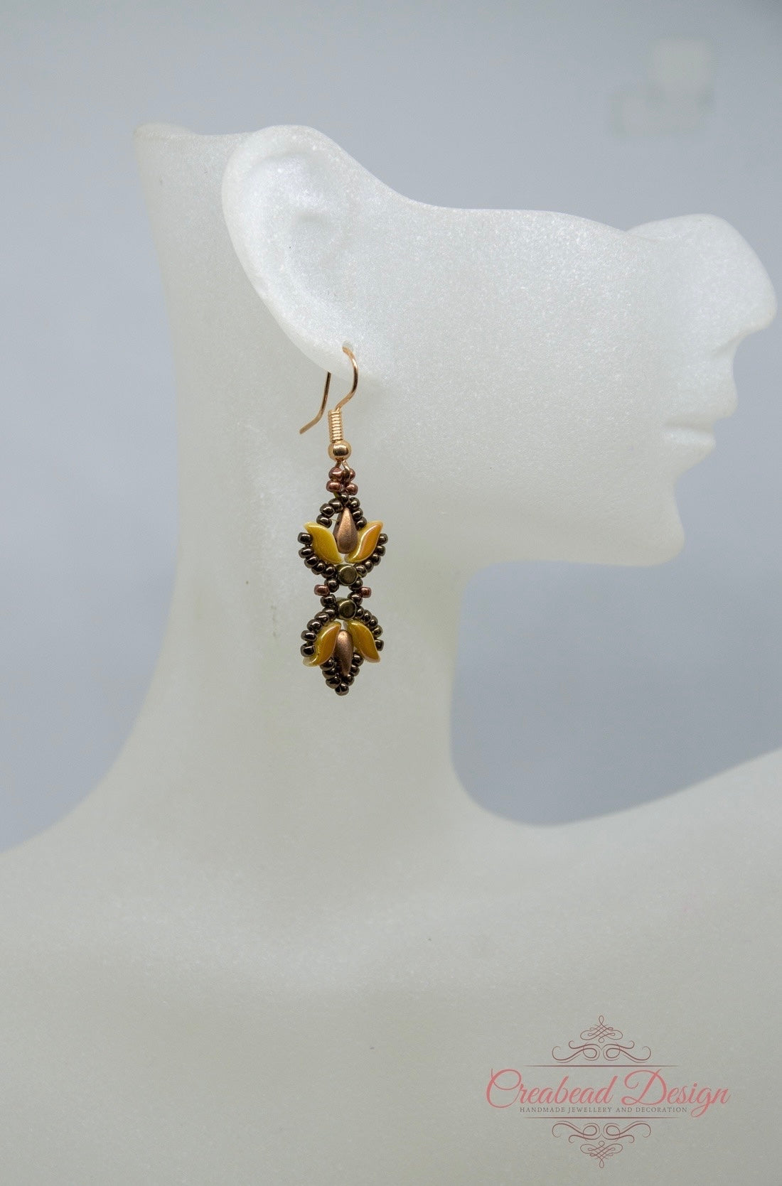 Matyó stílusú elegáns fülbevaló több színben