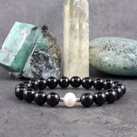 Stabilitást, kitartást, védelmet növelő, energetizáló ónix ásvány karkötő tenyésztett gyönggyel