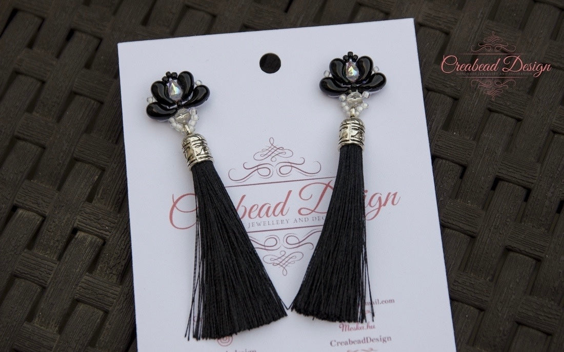 Közepes bojtos matyó tulipán fülbevaló több színben