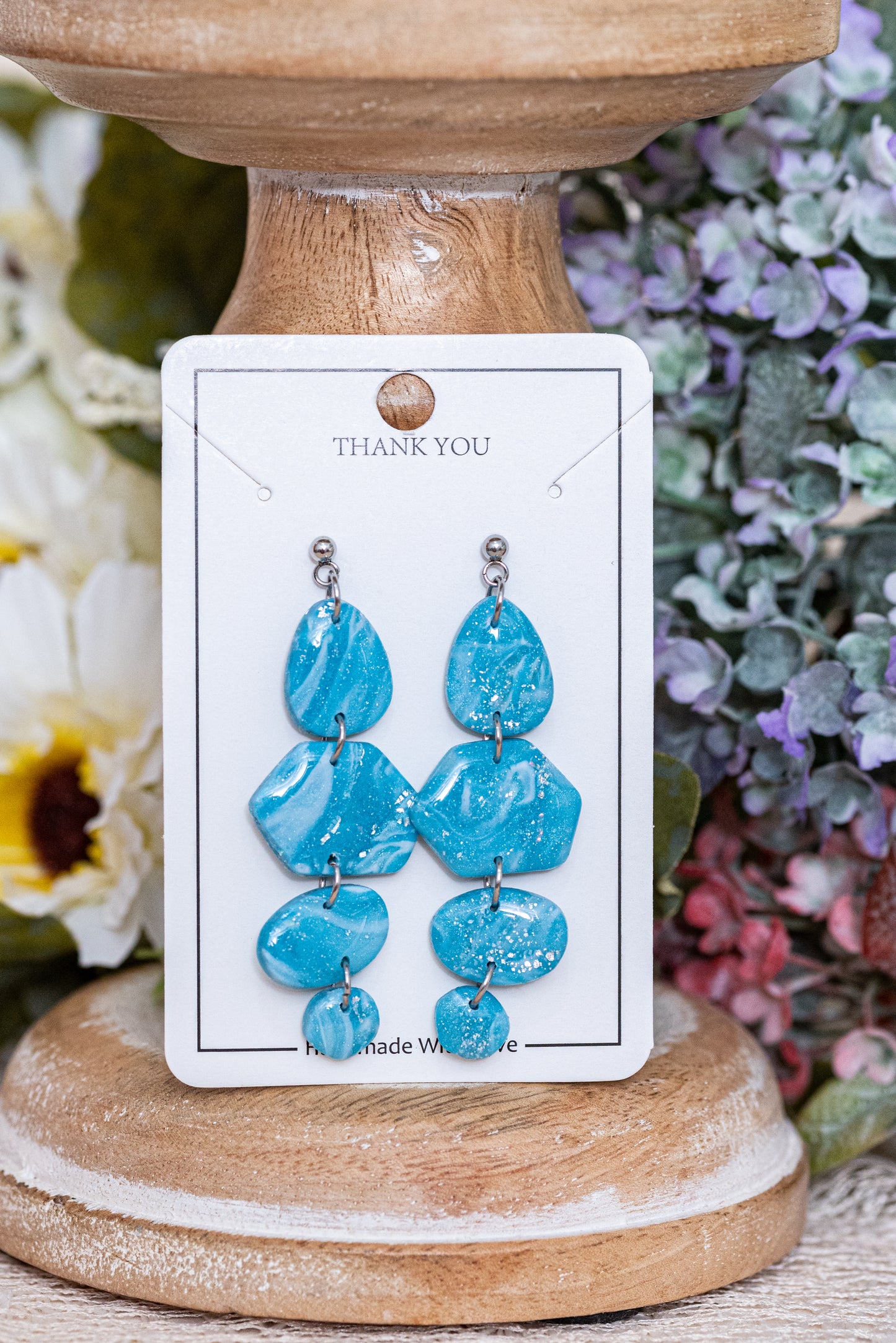 Azura nagyobb csüngős fülbevaló többféle formában, márványos kék színben