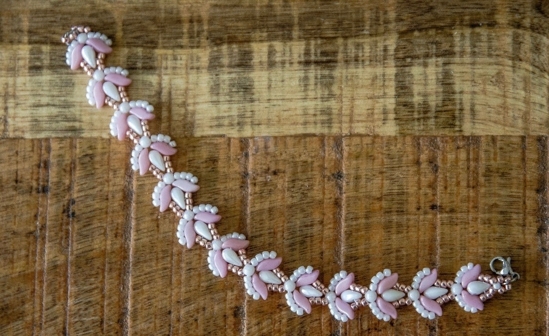 Elegáns tulipános karkötő