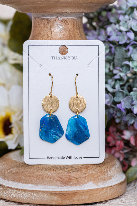 Azura nagyobb csüngős fülbevaló többféle formában, márványos kék színben