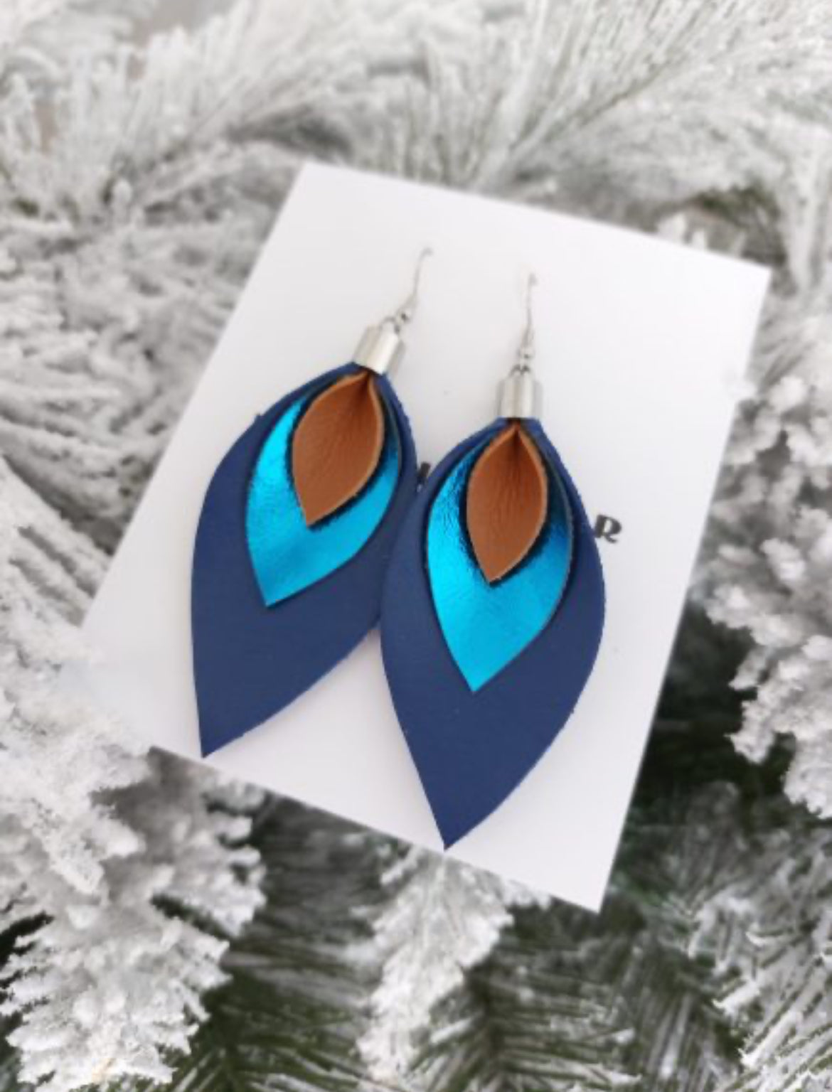 TRICOLOR FÜLBEVALÓ