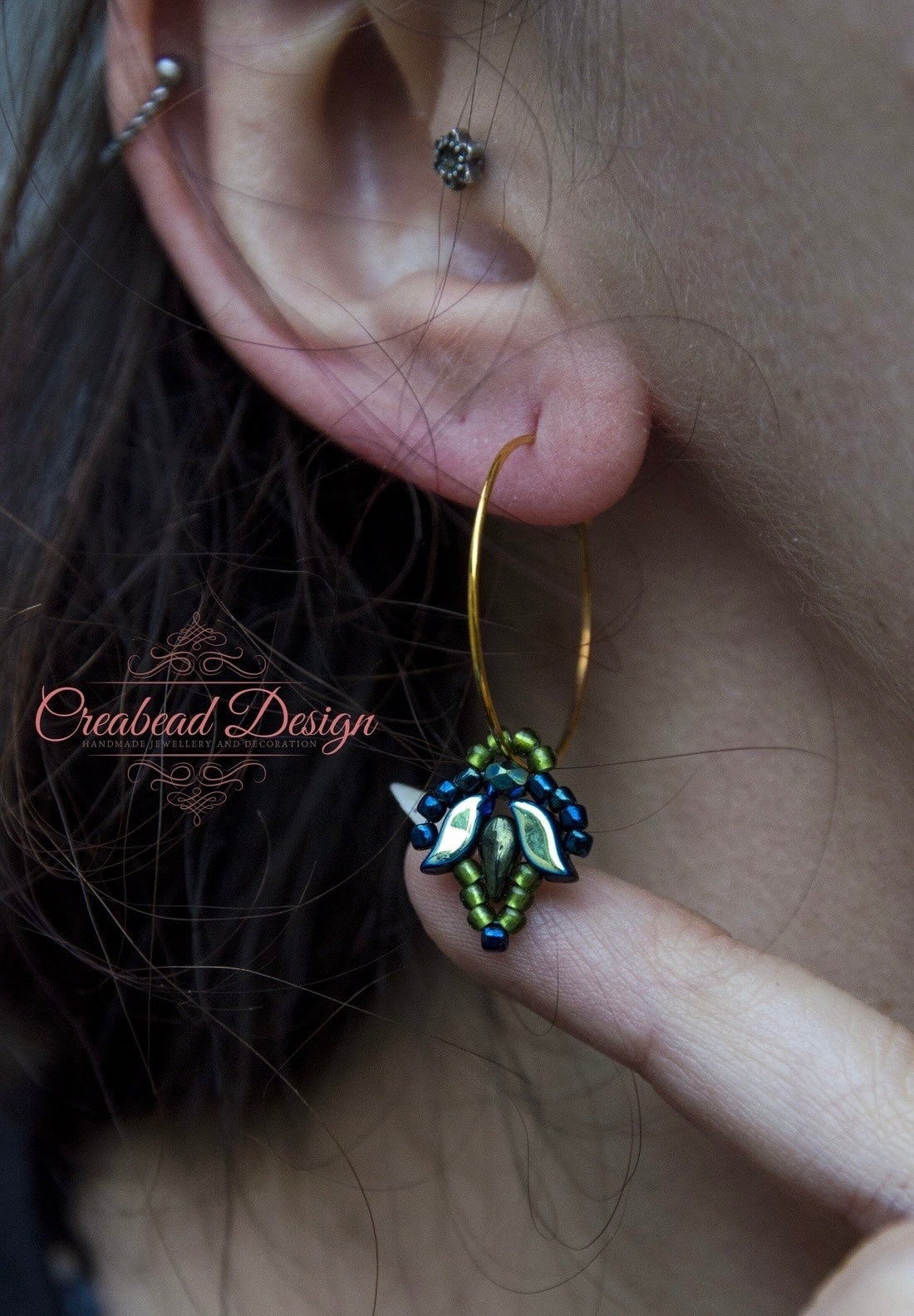 Matyóvirág karikán több színben