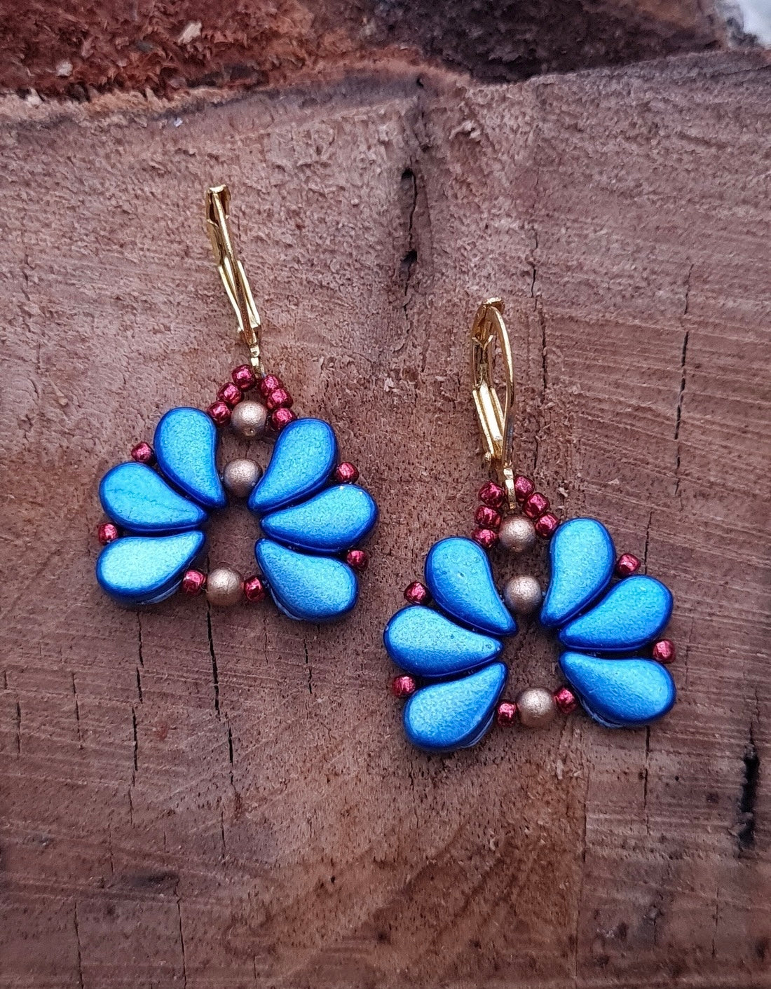 Matyórózsa stílusú fülbevaló több színben