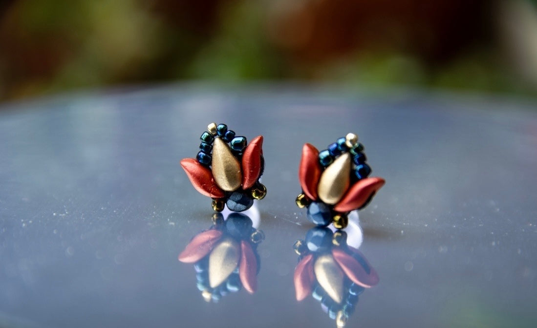 Pici bedugós matyó tulipán fülbevaló több színben