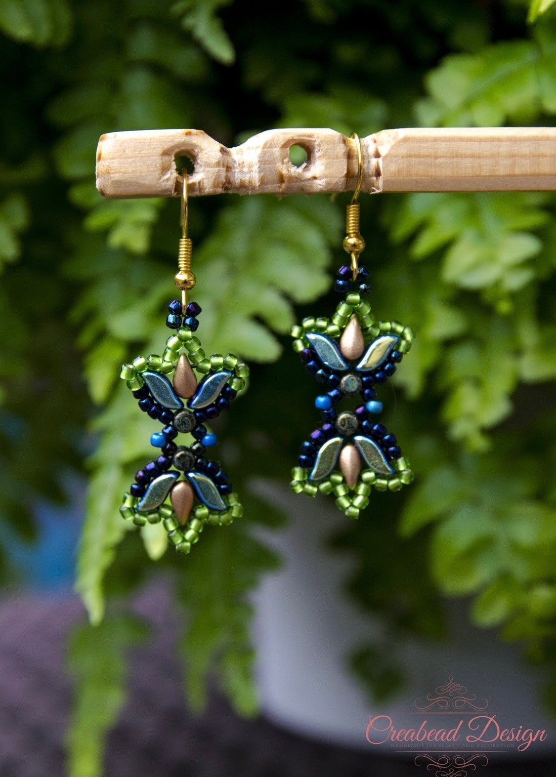 Matyó stílusú elegáns fülbevaló több színben