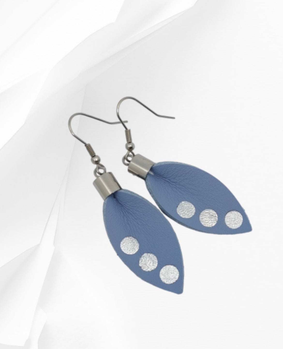 BORA FÜLBEVALÓ BŐR PÖTTYEL