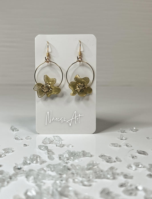 Virágos epoxi gyanta fülbevaló fém karikán, több színben