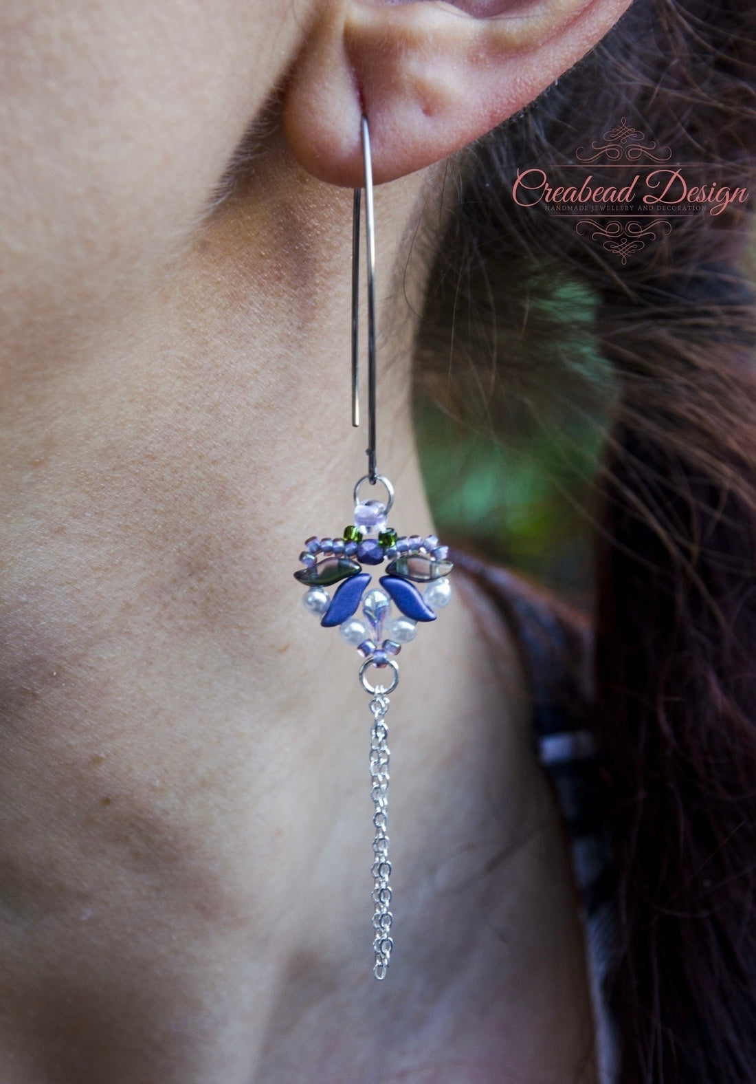 Karika fülbevaló matyó stílusú láncos dísszel több színben