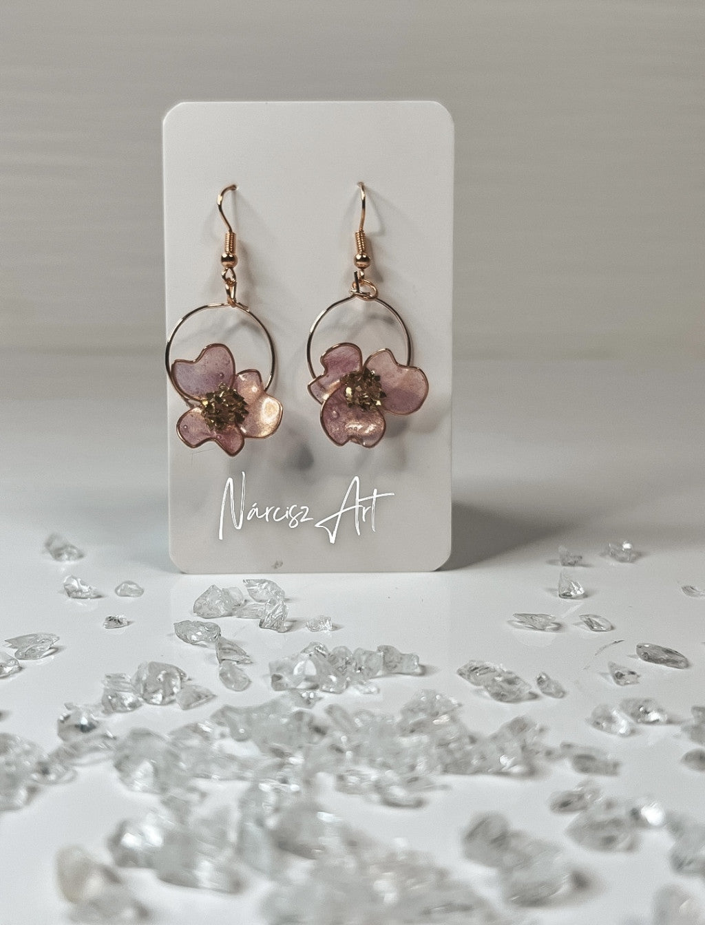 Virágos epoxi gyanta fülbevaló fém karikán, több színben