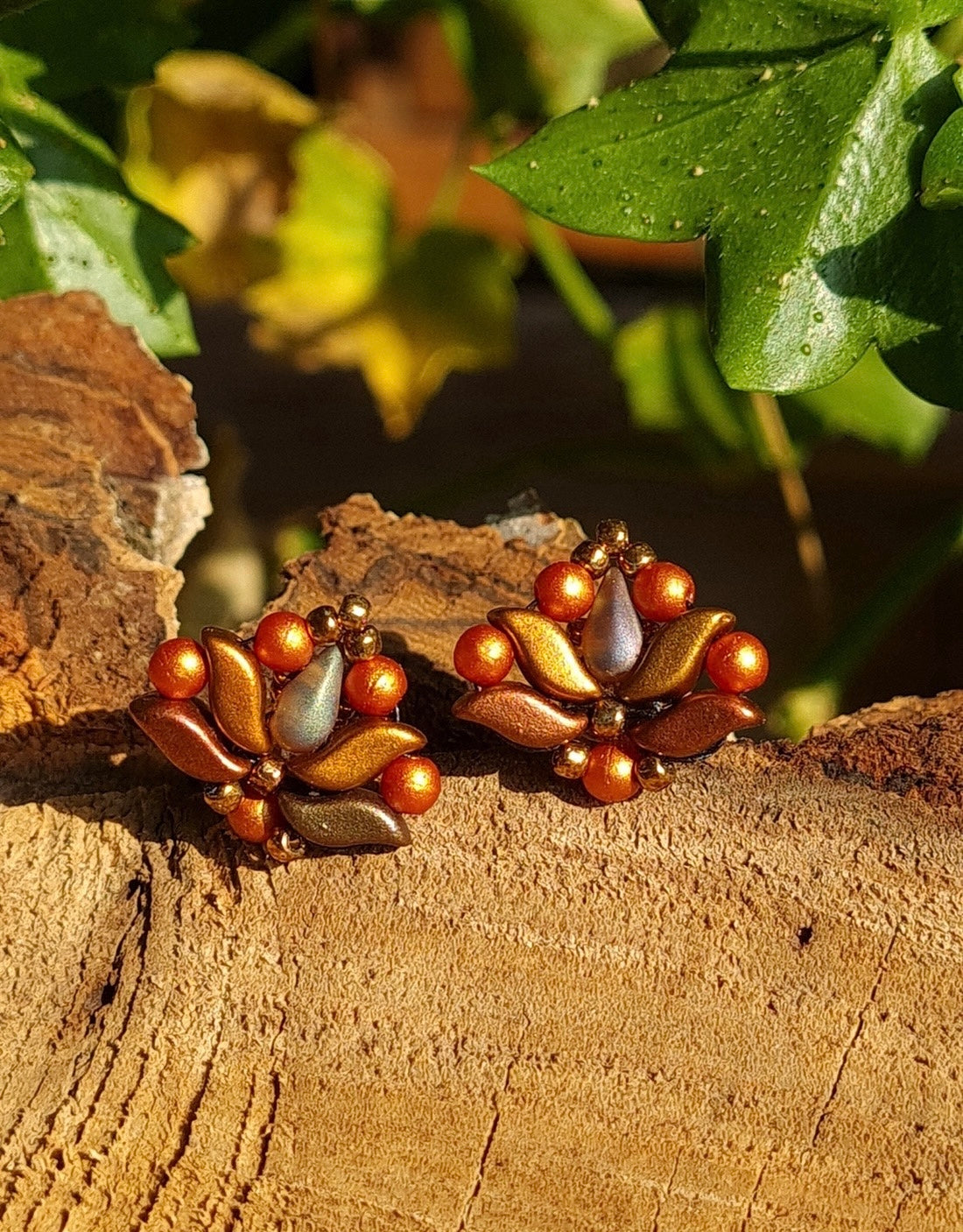 Bedugós matyórózsa stílusú fülbevaló több színben