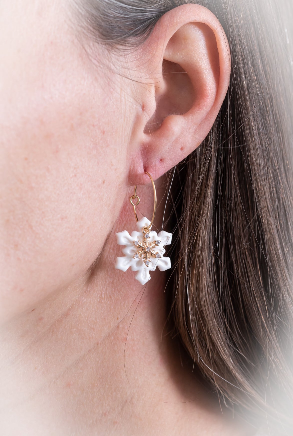 Hópehely formájú fülbevaló több stílusban