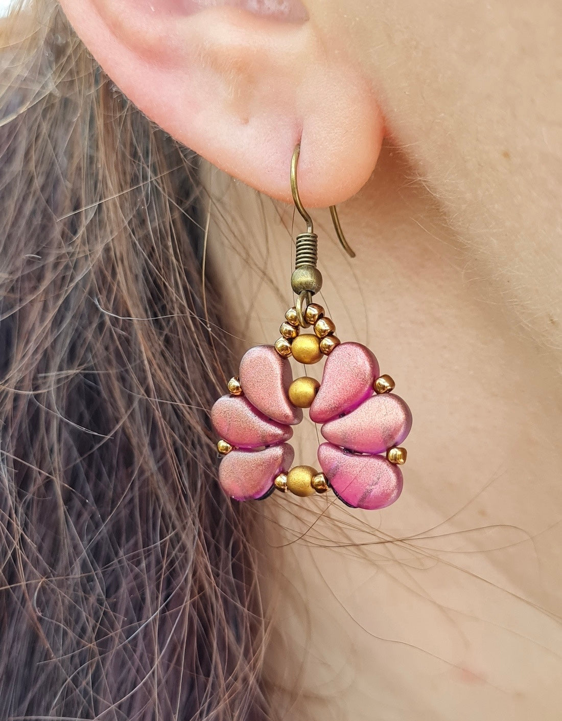 Matyórózsa stílusú fülbevaló több színben