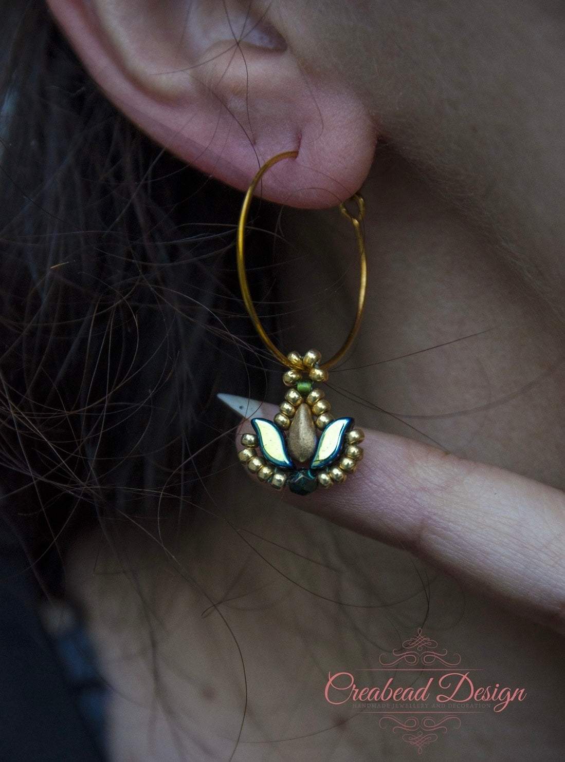 Matyóvirág karikán több színben