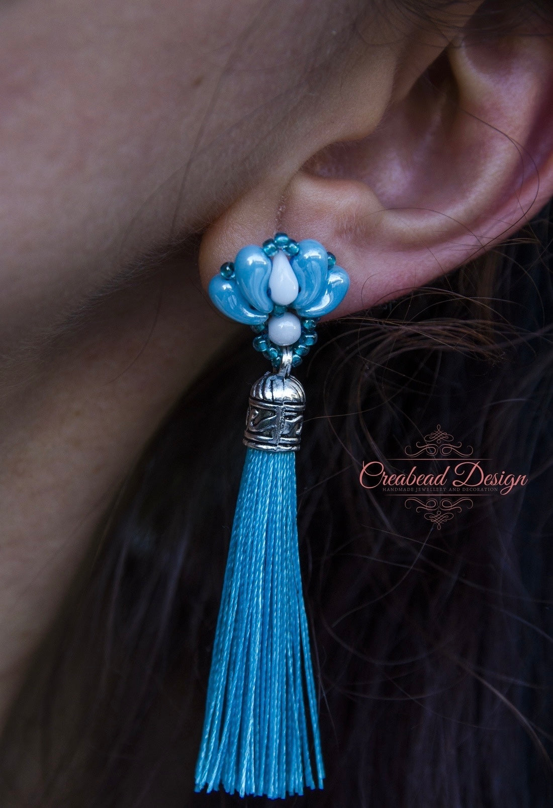 Közepes bojtos matyó tulipán fülbevaló több színben