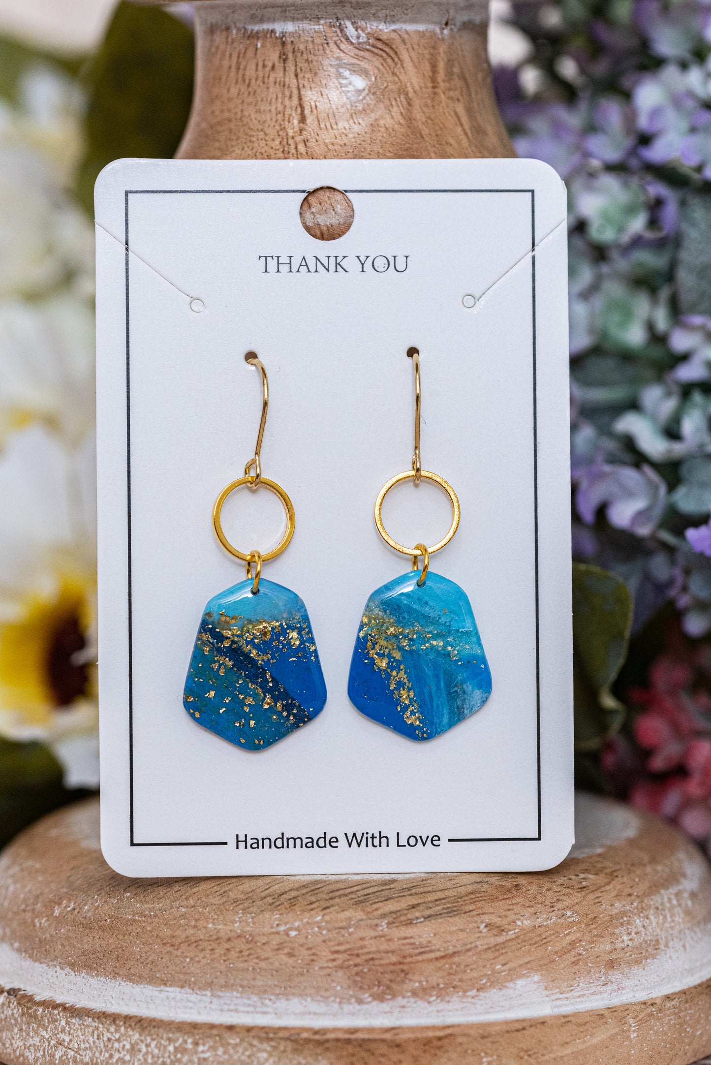 Azura nagyobb csüngős fülbevaló többféle formában, márványos kék színben