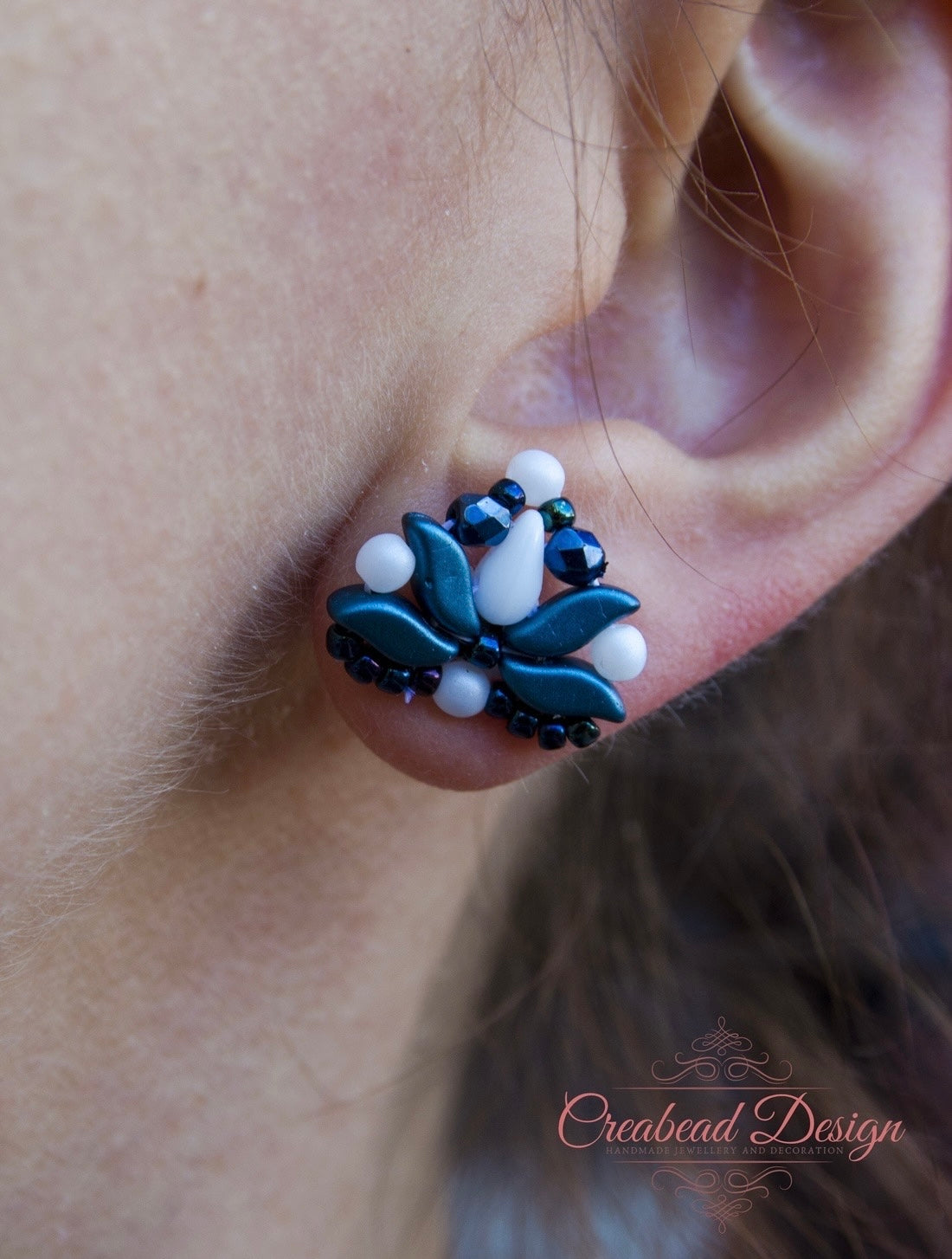 Bedugós matyórózsa stílusú fülbevaló több színben