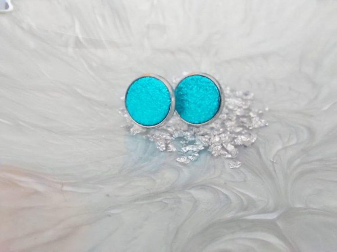 PETIT FÜLBEVALÓ BŐR PÖTTYEL