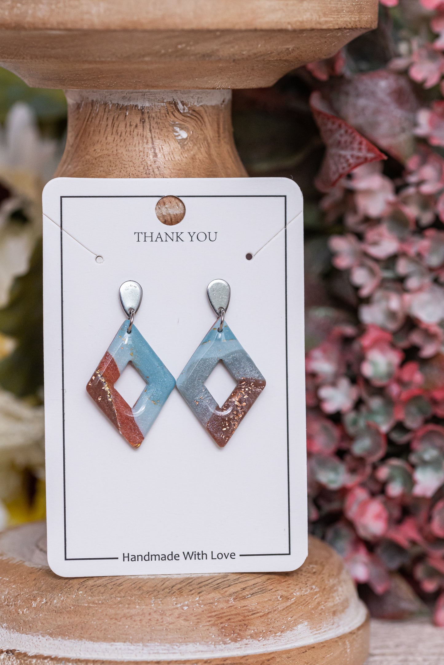 Terra Glow kicsi csüngős fülbevaló többféle formában, márványos színekben