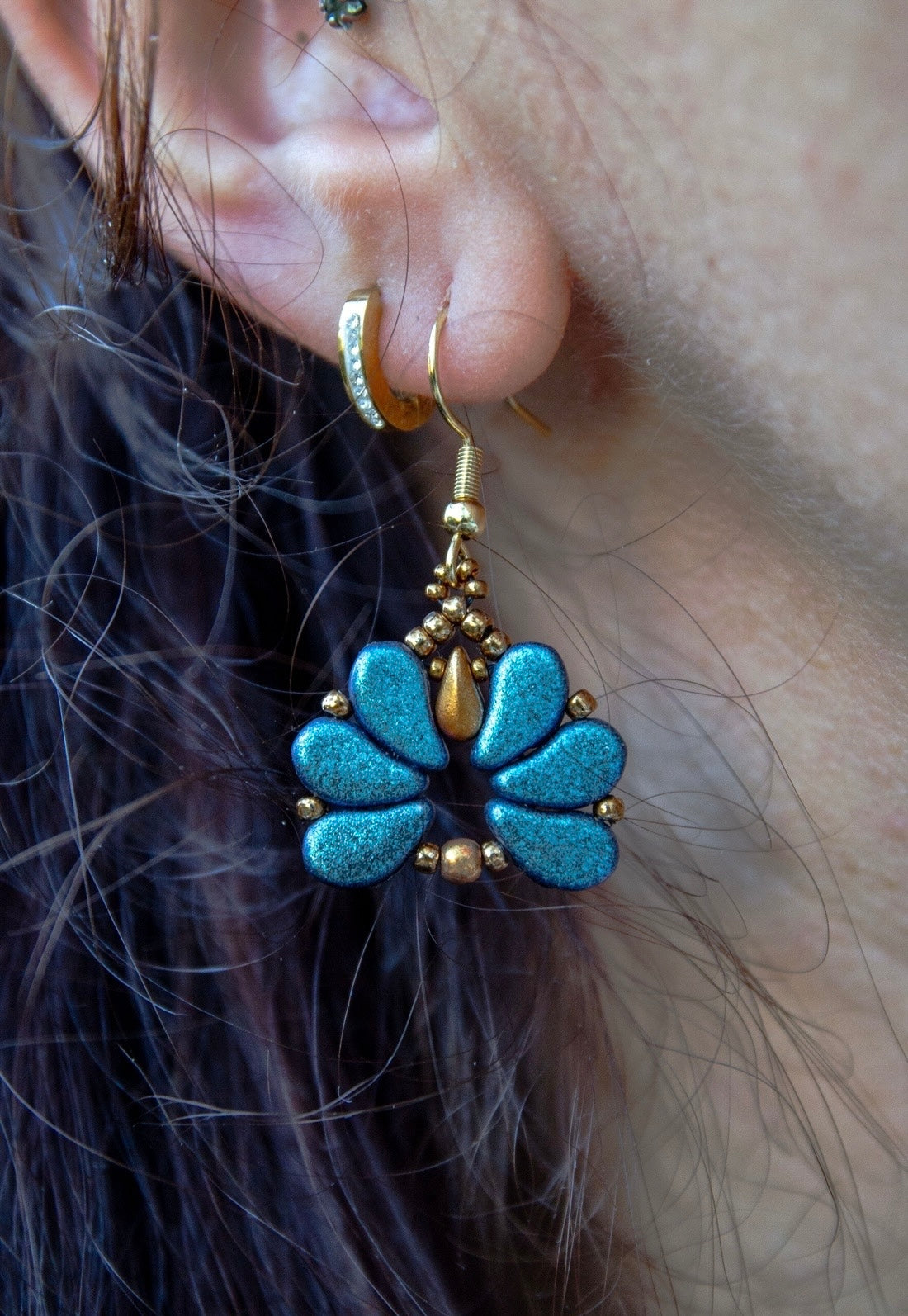 Matyórózsa stílusú fülbevaló több színben