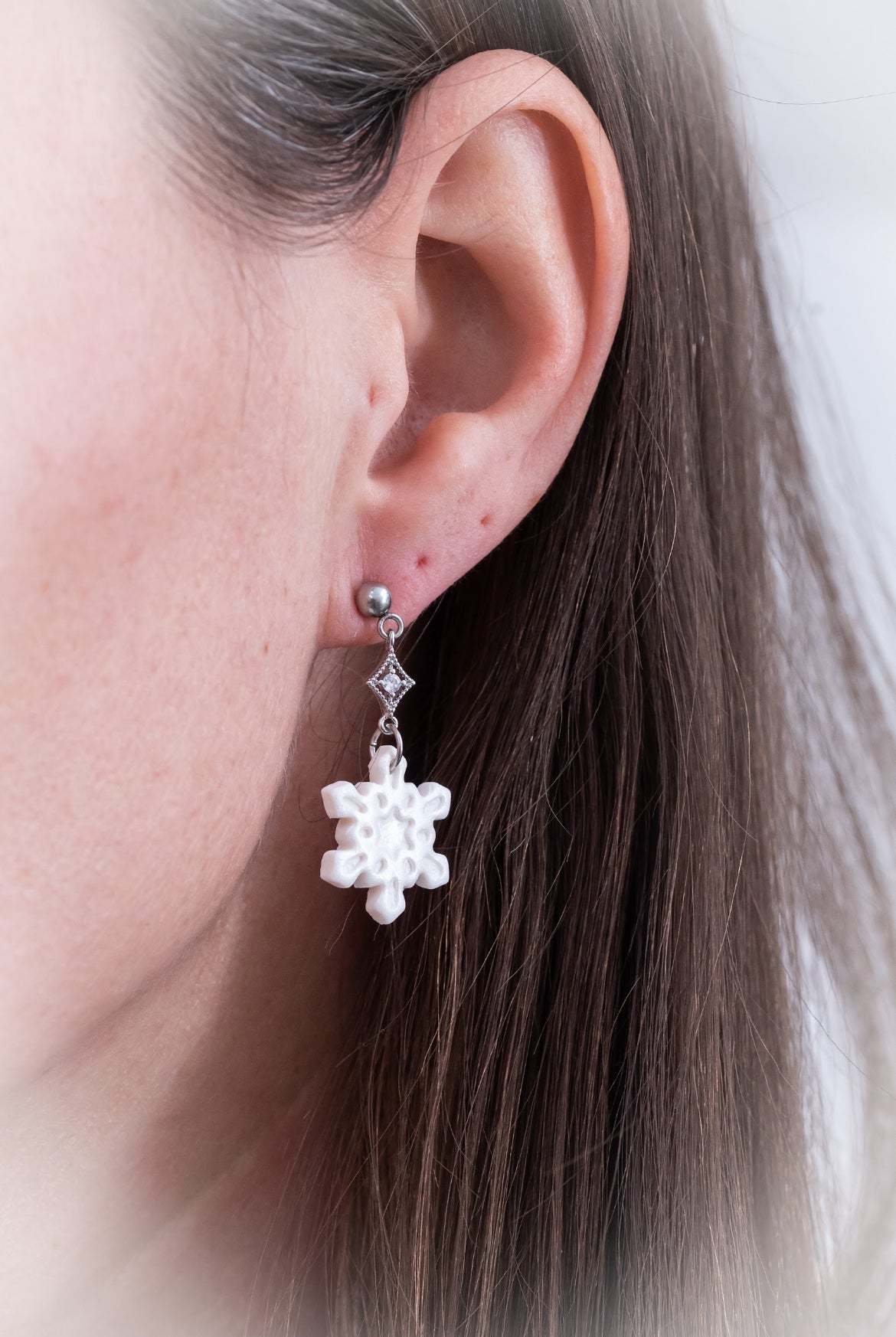Hópehely formájú fülbevaló több stílusban