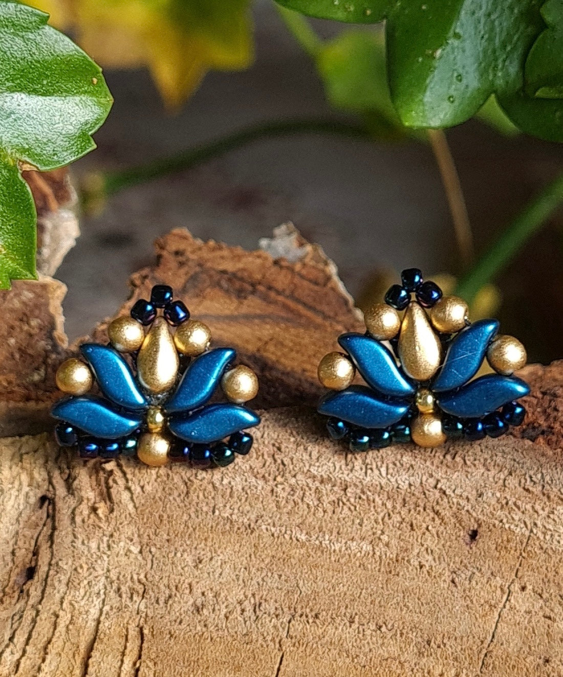 Bedugós matyórózsa stílusú fülbevaló több színben