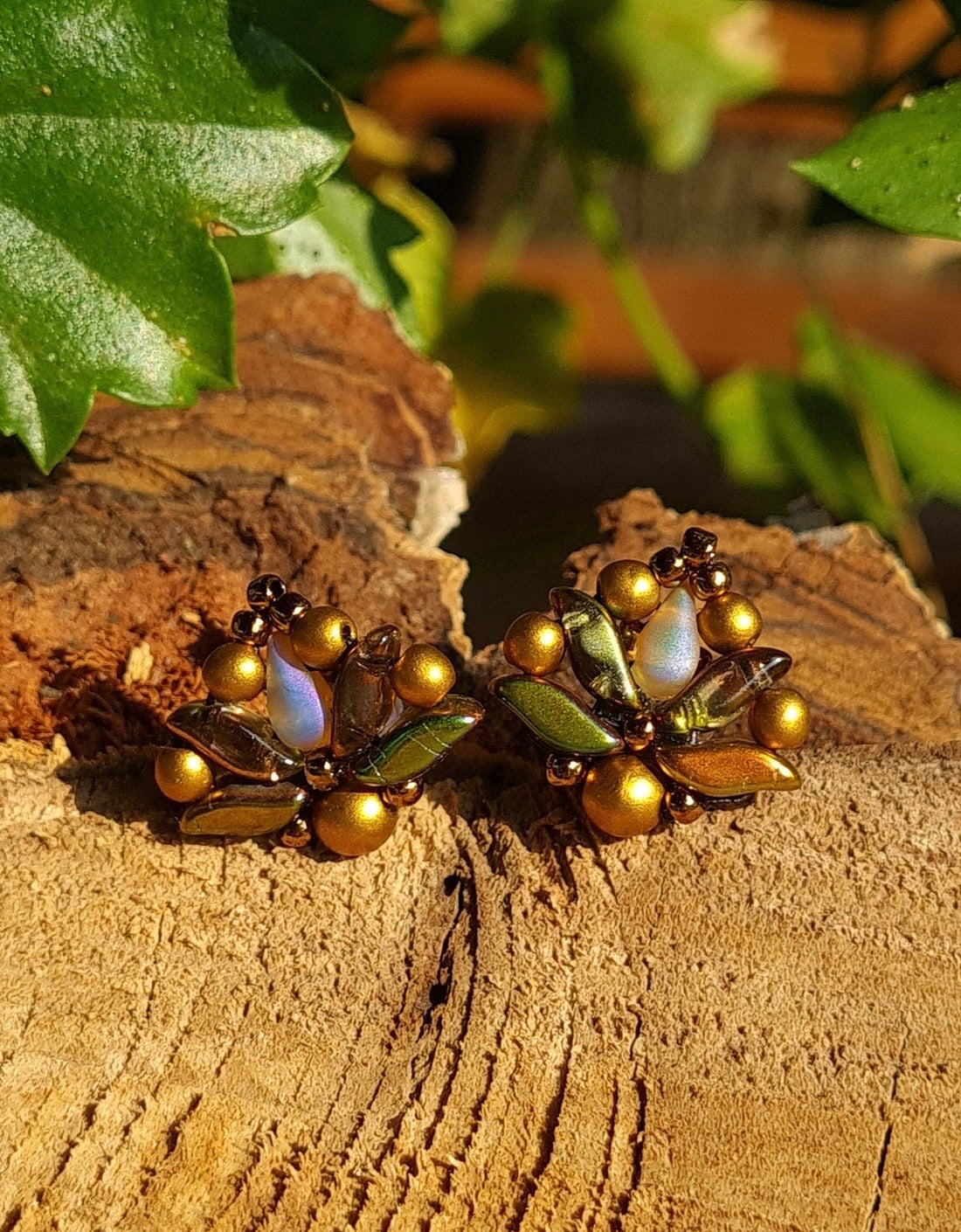 Bedugós matyórózsa stílusú fülbevaló több színben