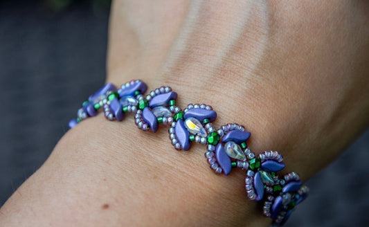 Elegáns tulipános karkötő