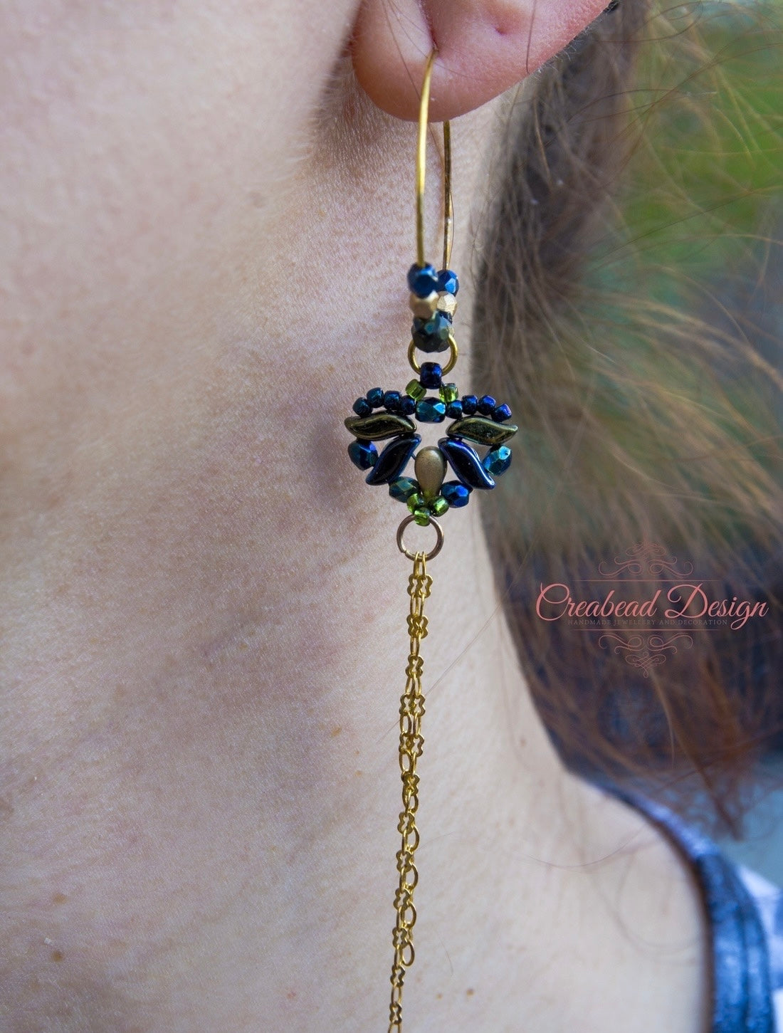 Karika fülbevaló matyó stílusú láncos dísszel több színben